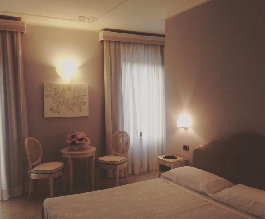 Hotel Langa In Cortemilia エクステリア 写真